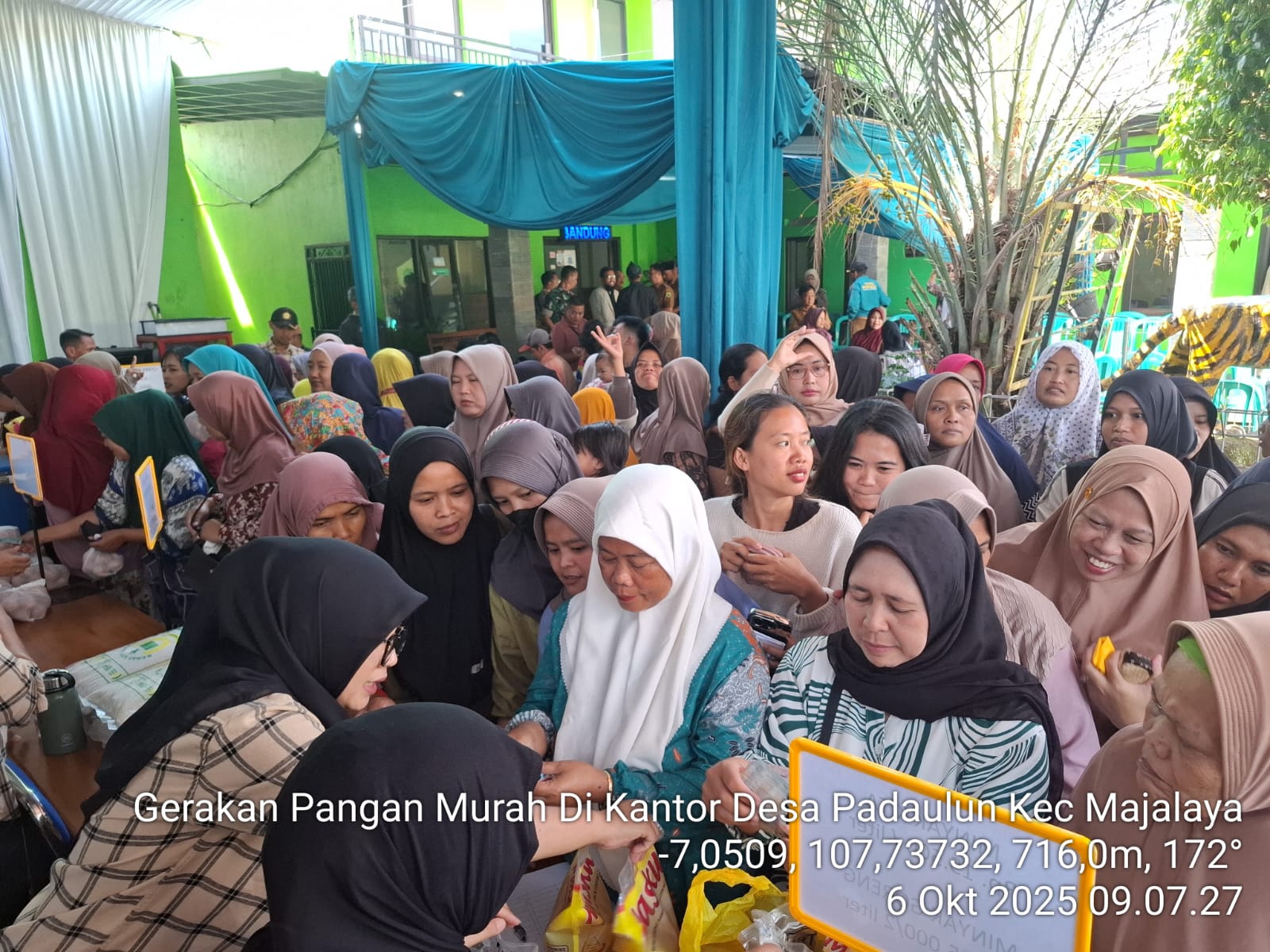 Warga Majalaya Kabupaten Bandung Serbu Pangan Murah